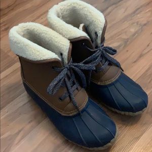 Winter duck boots
